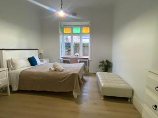Beach Rd Kids & Pet Friendly Free Parking - 2