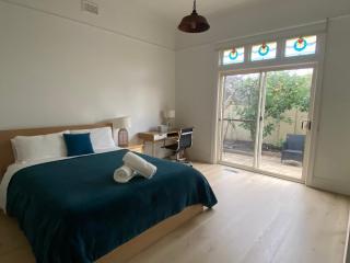 Beach Rd Kids & Pet Friendly Free Parking - 1