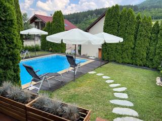 U Izhu with Private Pool & BBQ - 9