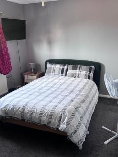 Cozy and Charming Double room with Workspace - 6