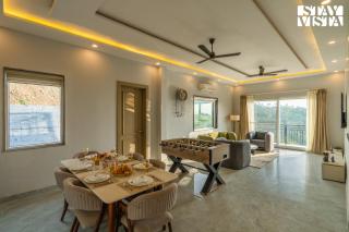 StayVista at Crestwood Villa with Jacuzzi, BBQ & Bonfire - 4
