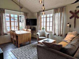 Family Cabin, Pet-Friendly w Fireplace - 3
