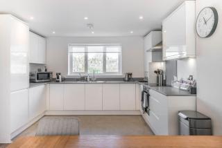 Beach Mews - Modern townhouse with patio and private parking - 8