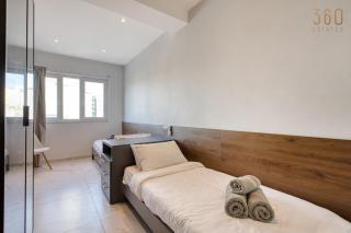 2BR Sea View home with Terrace Beach Across Road AC St Julians Malta - 1