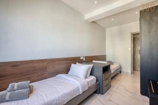 2BR Sea View home with Terrace Beach Across Road AC St Julians Malta - 2