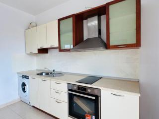 SUNNY HOUSE 201 One Bedroom Apartment - 2