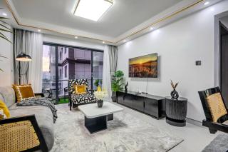 RUSTIC HAVEN VIEW, a 2BR with high view balcony, 3mins drive to yaya center, 200mbps WIFI, gym and 24hr security - 5