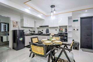 RUSTIC HAVEN VIEW, a 2BR with high view balcony, 3mins drive to yaya center, 200mbps WIFI, gym and 24hr security - 3