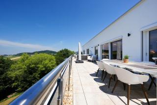 Penthouse mit Whirlpool, Sauna, XXL-Terrasse mit Bergblick & Tischfußball - 9
