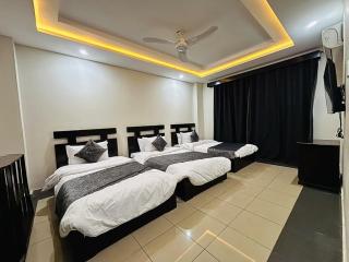 Sapphire Stays Hotel And Restaurant - 9