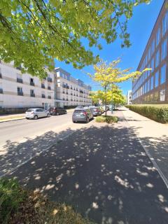 Studio ALPHA - non-smoking studio - 3min by train to Disney OR 30min walk - 5min walk to "Val d'Europe" train station - 9