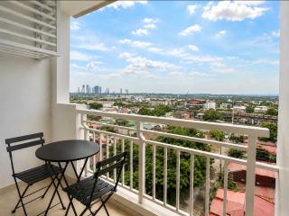 Modern 1BR Condo with Balcony & City View - 6