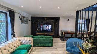 Heathrow 6B Home - Sleeps 12 Parking Garden WIFI - Colnbrook - 6