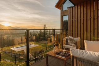 Cyrhla Luxury 4 Bedroom Villa with Air Conditioning, Jacuzzi, Heated Summer Pool, & Salted Saunarium Access by BQQK - 8