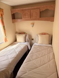 Swans Rest - Lakeside Caravan Park - 1