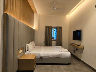 Sai Madhura Luxury Rooms - 9