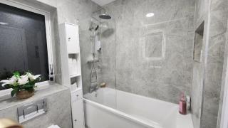 Single room with street view - 4