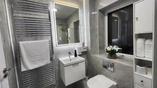 Single room with street view - 3