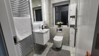 Single room with street view - 2