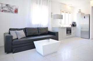 Sunny City 1BR in Shenkin st by HolyGuest - 9