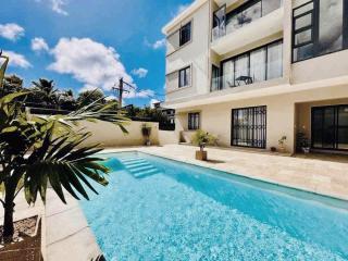 Bright 2BR Apartment Terrace & Pool Grand Baie - 5