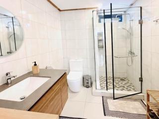 Bright 2BR Apartment Terrace & Pool Grand Baie - 1