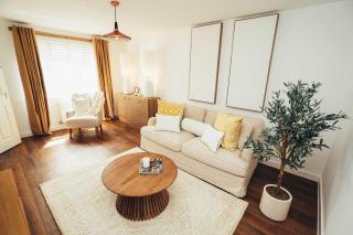 Spacious 4BR Home with Huge Garden in Mickleover - 9
