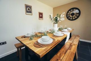 Spacious 4BR Home with Huge Garden in Mickleover - 7
