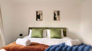 Stylish Family Home, 4-BDR & Sleeps 7 Comfortably - 7