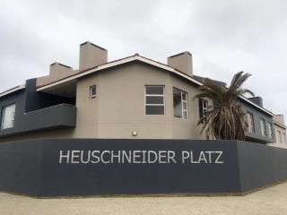 Heuschneider Platz - 0