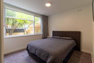 St Kilda Escape with Large Courtyard Private Parking - 1
