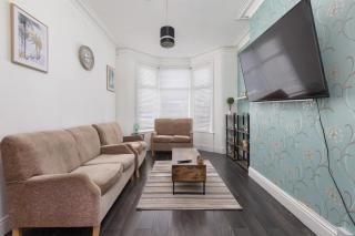 Blackpool 5-Bed Sleeps 10 Pet Friendly & Parking - 8