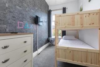 Blackpool 5-Bed Sleeps 10 Pet Friendly & Parking - 7