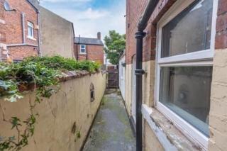 Blackpool 5-Bed Sleeps 10 Pet Friendly & Parking - 6