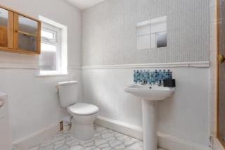 Blackpool 5-Bed Sleeps 10 Pet Friendly & Parking - 3