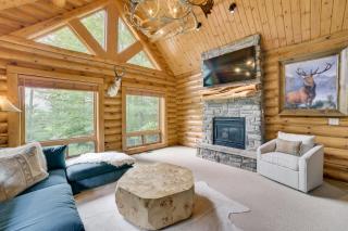 Ski-In, Ski-Out Group Getaway in Harbor Springs! - 8