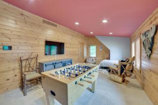 Ski-In, Ski-Out Group Getaway in Harbor Springs! - 7