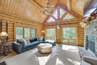 Ski-In, Ski-Out Group Getaway in Harbor Springs! - 4