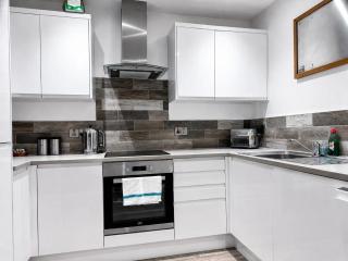 4th Floor Central Flat With Balcony - Pass the Keys - 9