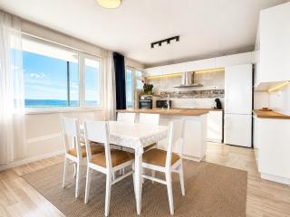 Dreamy 1BR Private Hot Tub with Sea View - 1