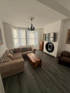 Edge Grove- 3 Bedroom with on street parking - 9