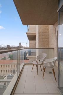Luxurious 1BDR Terrace Parking in City Central - 7
