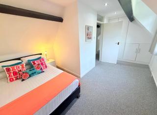 Old Coach House - Bedford - 3
