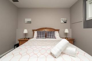 Spacious Oasis 2 bed suite with private entrance - 0