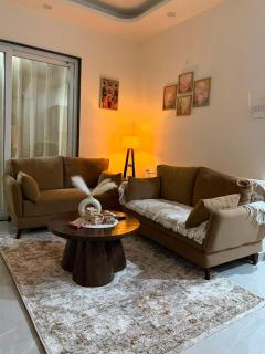 Rahnit Stayz Cozy Comfort Near Golf Course Road - 4