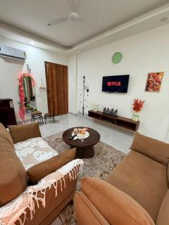 Rahnit Stayz Cozy Comfort Near Golf Course Road - 2