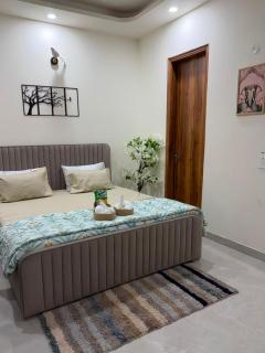 Rahnit Stayz Cozy Comfort Near Golf Course Road - 1