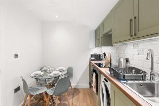Bright 2BR Flat Close to Shops in Beckenham - 3