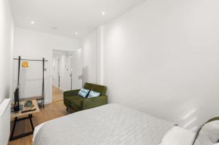 Bright 2BR Flat Close to Shops in Beckenham - 1