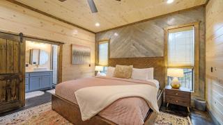 Luxury Cabin Retreat, Game room, Views, Hot tub - 4